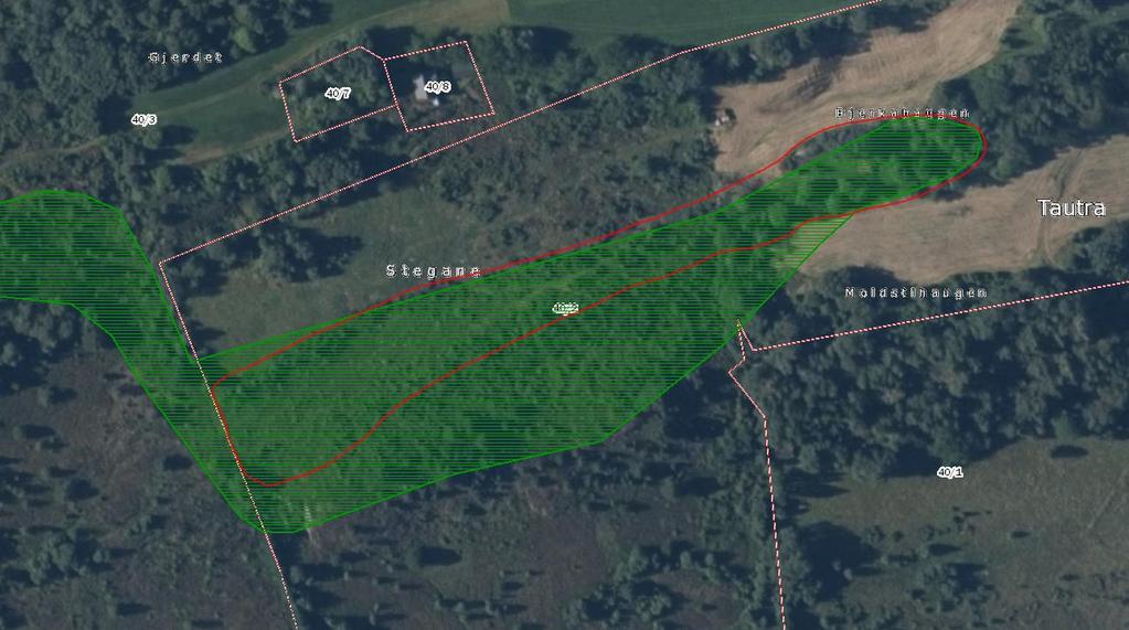 Tautra har kystlynghei i vest og øst. Midt på øya er landskapet dominert av dyrka mark. Det finnes fleire lokaliteter med naturbeitemark på Tautra.