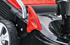 De hjuldrevne XL-bakhjulene til SP-modellene garanterer også optimal trekkraft på plenen.