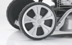 Ved vending kan fremhjulene avlastes ved innkoblet drev og klipperen kan snus (BR-modellen).