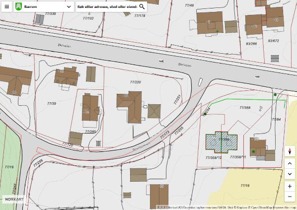 Det samme utsnittet fra Bærum kommunes publikumsløsning viser flere matrikkeldata og mer detaljert bakgrunnskart: Eiendomsinformasjon fra matrikkelen inngår i Norge digitalt, som er et bredt