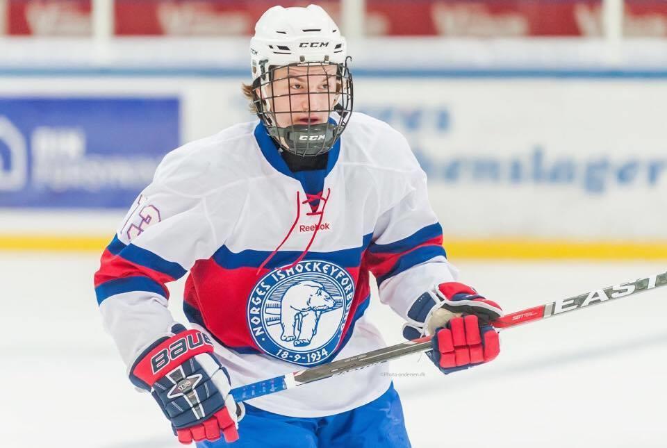 Kenneth Pappalardo Gulbrandsen Kenneth er 16år, født i 2001 og har spilt hockey siden han var 3 år gammel. Han har spilt i Lørenskog i hele sitt liv.