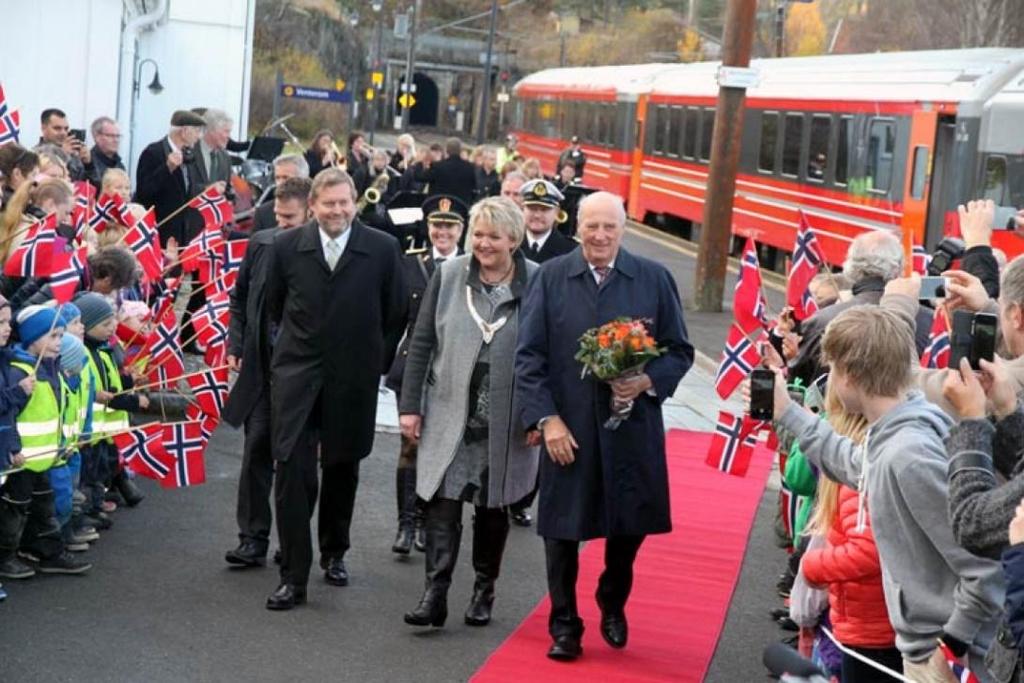 Hans Majestet Kong Harald V i 2015 Foto fra: igjerstad.no Se flere bilder på http://www.igjerstad.no/storartet-kongebesok-igjerstad og på http://www.austagderblad.