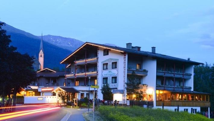 Hunguest Hotel Heiligenblut Beliggende på 1.0 moh. ligger Hunguest Hotel Heiligenblut midt i Østerrikes største naturpark Hohe Tauern, omringet av imponerende fjell som er høyere enn 3.000 m.