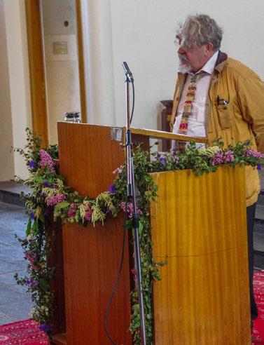 Þessara tímamóta reyndu Íslendingar að minnast í leiðindaveðri hér á staðnum en allt var það í sorta stríðs og sársauka norsku þjóðarinnar.