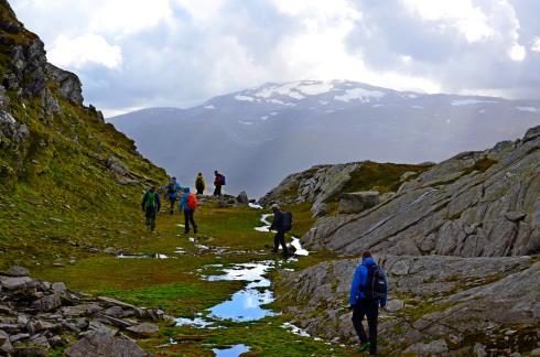 Sun 3. Sept: Skrott- Breidablik-Kvandalseggane Hm.:1000 Lengde: 15 km Me besøkjer Kvam sin tredje høgaste topp, Skrott før me går ned til fantastiske Breidablik.