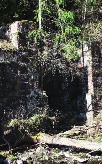 I dag er demningen veldig redusert da mange av de flotte steinene er havnet i Drammen, til den gang en ny