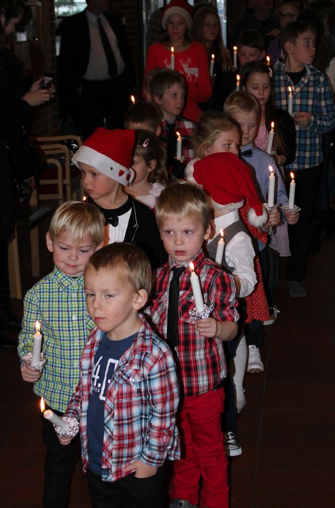 fallegu tónlistarveislu söfnuðust gestirnir saman í safnaðarheimilinu og fengu sér kirkjukaffi sem var í umsjón Íslendingafélagsins í Osló.