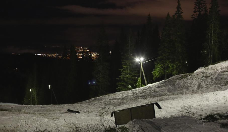 Vi har sakset dette innlegget om vår nyvinning Gråkallparken i Instruktørbakken fra Adresseavisen den 15.12.16. HER KAN DU KJØRE SLALÅM I BYMARKA Prisvinnende snøbrettkjørere åpner skipark i vinter.