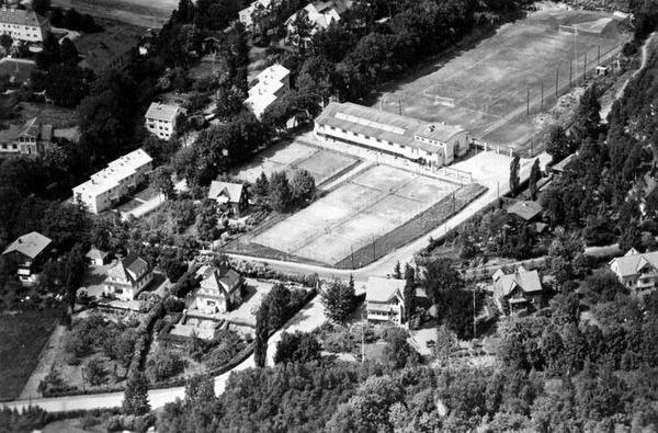 Tennishistorie på Bygdøy Bygdø Tennisklubb (BTK) ble stiftet i 1904 og på den tiden lå de opprinnelige banene ved Vikingskipmuseet.