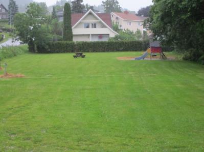 Lekeplass ved Høvik terasse Bra vedlikeholdt. LK, park og idrett 14 15 Brusgårds vei Tungtransport bruker denne veien.