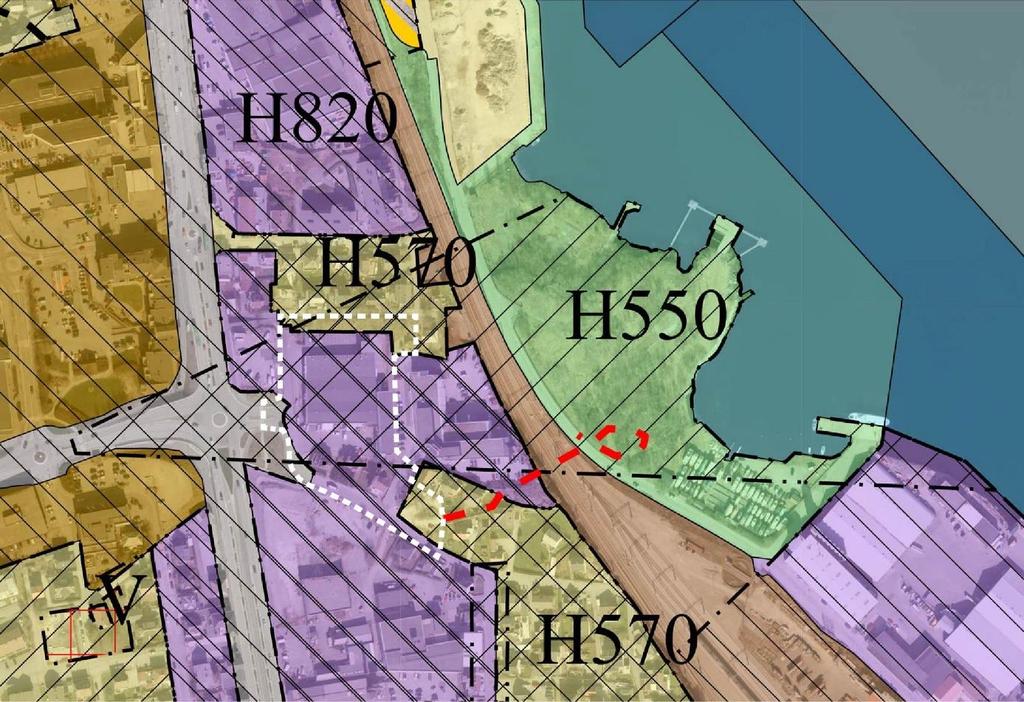 Kommuneplan for Stavanger 2014-2029. Tomten markert med hvit strek. Utsnittet viser hensynssone landskap (siktsone). Rød strek viser framtidig gangbroforbindelse fra Kvalen til Hamnevika.