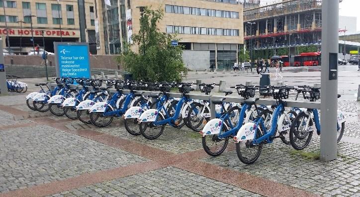 Utover dette er det innsamlet data med sykkeltrafikk i Oslo by oppdelt på måned, ukedag og time samt data