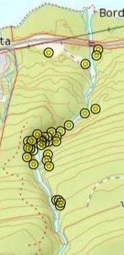 Side 5 Når vi måler på kartet meiner vi at ospa står ca. 58 meter frå midt i elva, og at røyrleidninga ligg ca. 68 meter frå midt i elva på denne staden.