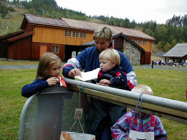 ÅRSMELDING FOR KONGSBERG O-LAG 2000 Ferdighetsmerker: Årstall Trinn 1 Gull Sølv Bronse Totalt 1998 14 13 19 46 1999 15 17 18 50 2000 11 9 11 31 Tilsammen 31 ferdighetsmerker delt ut til barn og