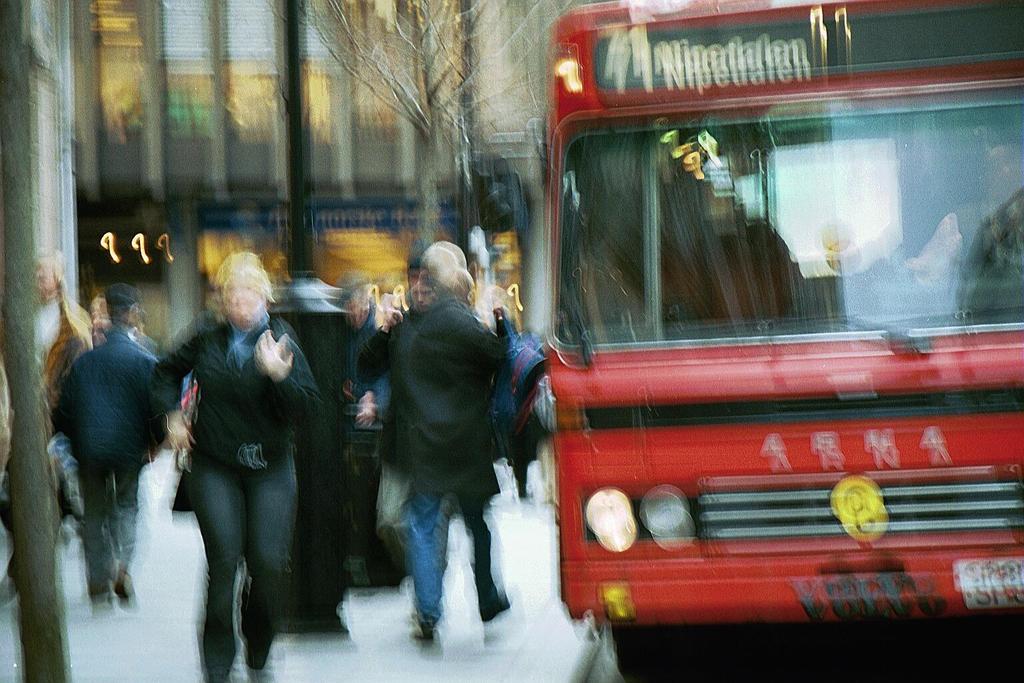 BYSTRUKTUR OG TRANSPORT Desto flere innbyggere og desto tettere byer, desto mindre