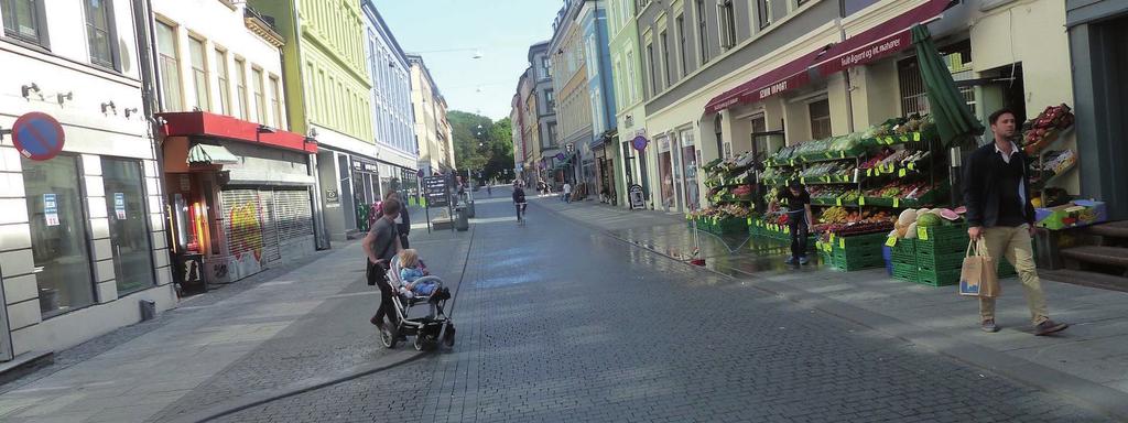 Fig 8.2. Bilde fra den oppgraderte Torggata i Oslo. Gategrunnen er oppgradert, gateparkering er fjernet, men gjennomkjøring, varelevering og kjøring til eiendommer er tillatt.