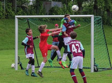 De påmeldte klubbene var fjorårsmester Liverpool, Exeter City, West Ham United, Tottenham Hotspur, Arsenal og Ipswich Town.