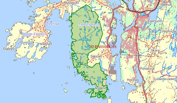 Bart fjell dominerer landskapet og lyngheiene ligger hovedsakelig i søkkene mellom de lave åsryggene. Dette fører til høy frekvens av fuktheier.