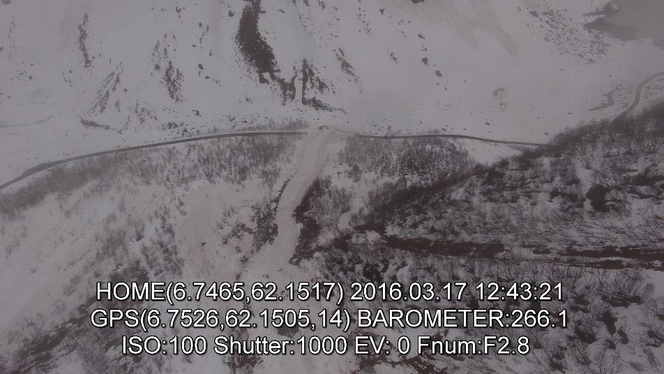 Figur 32: Skjermbilde fra video av skredbanen til Solabrauta sett ovenfra. 5.2.5. Fv. 63 Kvandalsbotnen 11.4.2016 snømengde og snøskredfare fv. 63 Kvanndalsbotnen Kvanndalsbotnen er et sted på fv.
