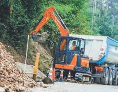 Hitachi Construction Machinery Vi utvikler anleggsmaskiner som bidrar til å skape velstående og bekvemme samfunn Yuichi Tsujimoto, HCM President INSPIRERT AV EN BEDRE FREMTID Hitachi Ltd.