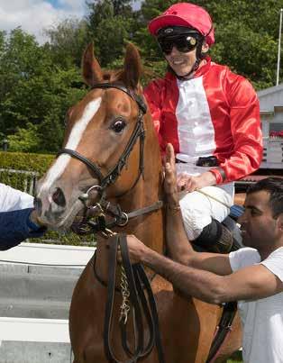 Longines Ladies Cup sponset av Urmaker Bjerke De kvinnelige amatørrytterne får æren av å åpne ballet søndag.