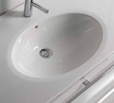 Den formvakre ovale vaskekulpen leveres sentrert, høyrestilt eller