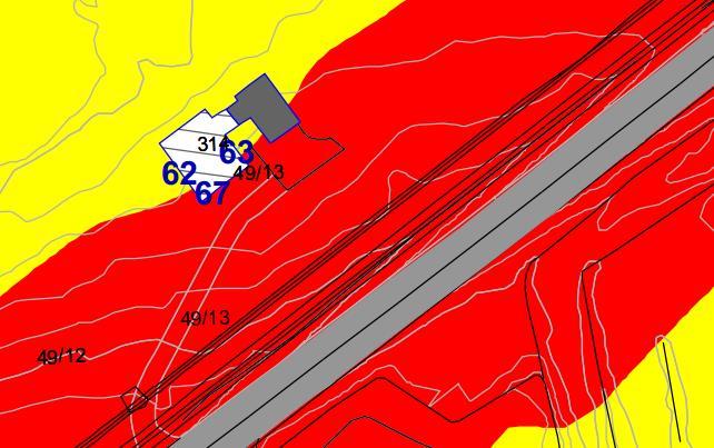 FIGUR 100 Fasaden mot Fv 661 på denne boligen har støynivå på L den 66,6 Situasjon 1 61,8 Situasjon 2 62,7 Situasjon 3