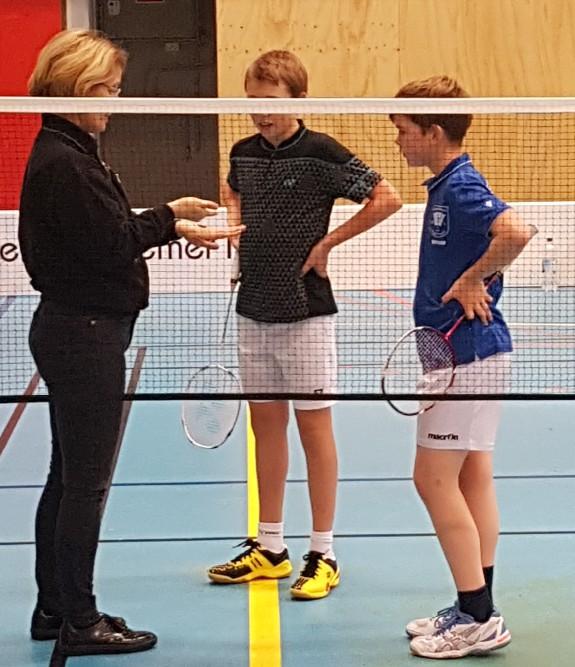 I mangel av andre planer så planen at Vemund skulle gi alt på alle baller og for en begynnelse. Han dro fra ham og ledet 9-3, men så begynte Kevin og det ble til slutt 21-13 / 21-9 tap.