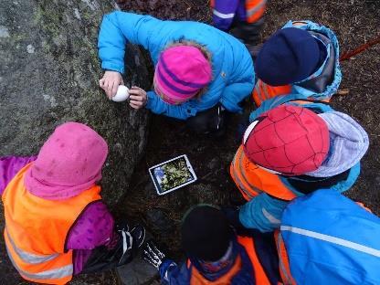 Vi har begynt med språkleker og lesestund på gruppene.