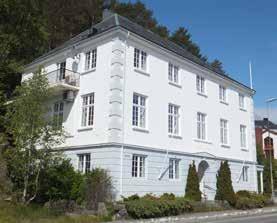 ANDRE NYKLASSISISTISKE HUS I FARSUND Kjennetegn på nyklassisistiske hus Småhus som regel i halvannen etasje.