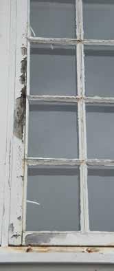 Vi kan fremdeles finne eksempler på denne typen vindu, gjerne i form av loftsvindu eller vindu over inngangsdør.