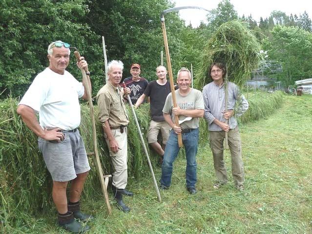 Eng(le)vakt prosjekt Flåret 18. juli 2015. Fra venstre: Martin Lindal, Jens Kristian Andresen (N. i L.), John Tollefsen, Carl-Edvin Aslaksen, Borgar Pedersen (grunneier) og Erik Jacobsen (N. i. L.) Det er en interessert og driftig grunneier småbruket har fått.