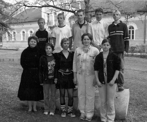 klassist Ave Uustalu, Mari-Liis Küüsmaa, Anni Kalle ja Kadri- Liis Bogens. 6.klassist Liisu Tasa, Serli Murik, Kirsti Hindreus, Kertu Kilp, Aili Pihlak ja Kelli Kuligina. 7.klassist Liis Kalle. 8.