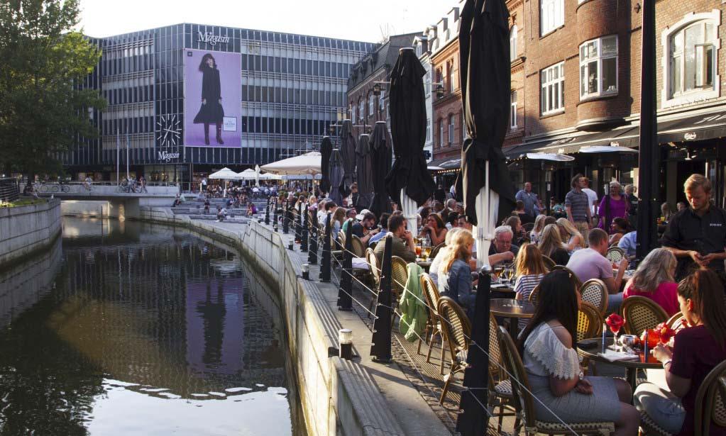 MENY LIVLIG: Vadestedet er fullt av restauranter, nesten som en moderne versjon av Københavns Nyhavn.