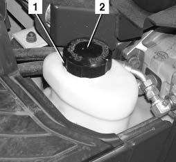 Drift Slå av motoren. Åpne motorpanseret (side 72). Åpne tankdekselet (1). Fyll diesel opp til underkanten av påfyllingsrøret. Gjør rent pustefilteret (2) i tankdekselet.