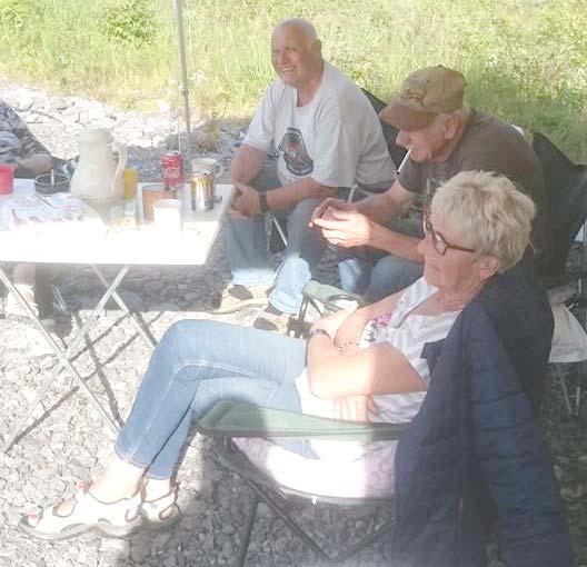 ;-) Fra venstre Anne og Svein Lund, Trond Bunes og Tor Bjarne Justnes i hyggelig