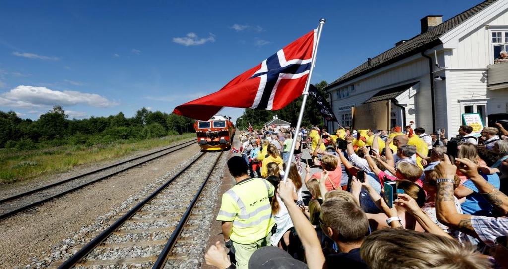 Oppslutning og måling av oppmerksomhet Det er anslått at ca.600-800 personer var til stede på stasjonene. I tillegg var det mye folk langs toglinjen når toget passerte gjennom Våler.