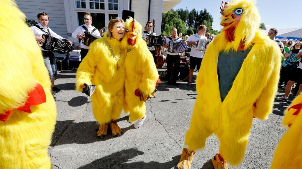 Våler skiller seg ut i regionen ved også å få stor nasjonal positiv mediadekning i Aftenposten; Sommertoget ruller gjennom Norge: Det er ganske varmt, men det gir god stemning Journalist: Kristine