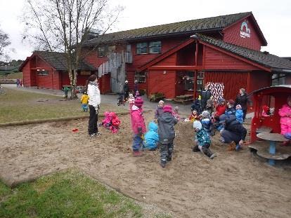 Det pleier å bli veldig koselig. På miljødagen ble dissestativet demontert og fjernet.