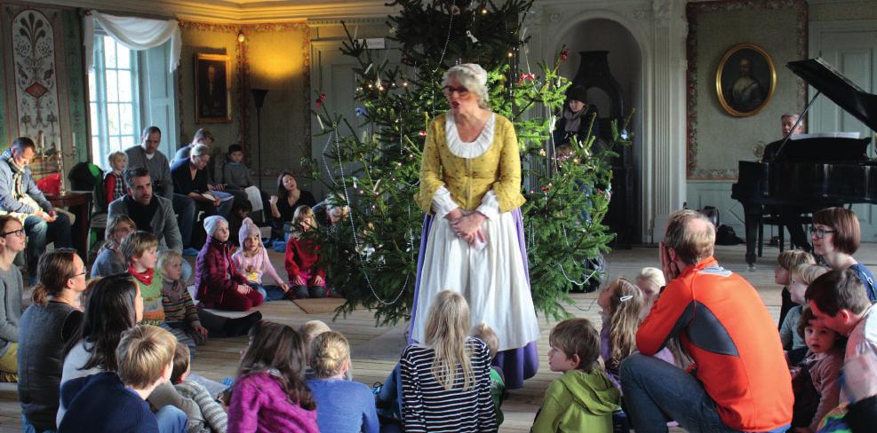 Tradisjonen tro ble det gang rundt juletreet ved Anne Herresthal under Førjul på Frogner.