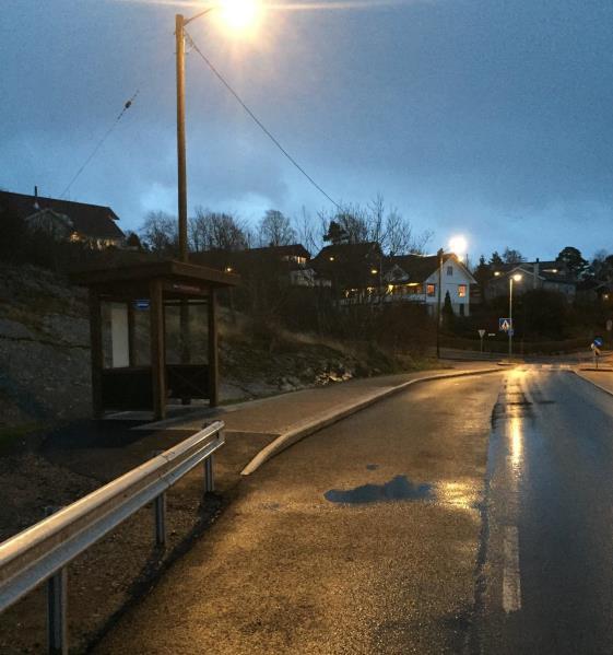 M2 Hånes Voiebyen var tilrettelagt med statlige midler, men da ruta ble forlenget fra Hånes til Sørlandsparken i 2015, ble det påstigninger på Hånes i begge retninger.