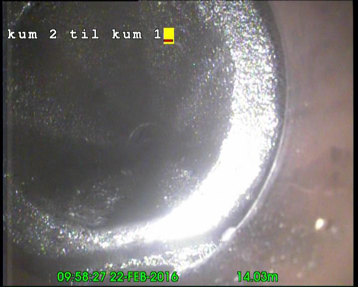 jpg 8,96m, Sprukket rør, overflatesprekker,avskalling eller teglstein er delvis løse, fra 02 til 09 Kl.