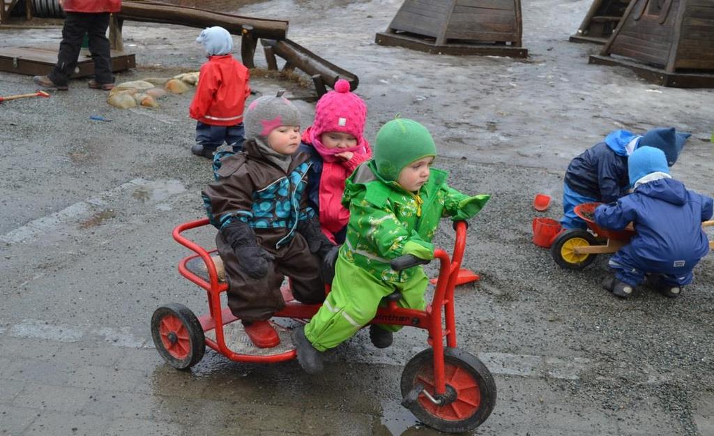 Regnet har høljet ned og det vil si at dammene ble laget,