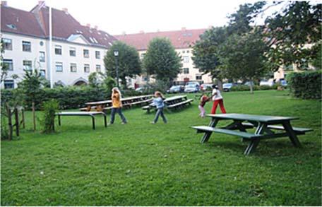 Figur 37: Kanskje vi må bo like tett som på Torshov? Torshovkvartalene har tetthet på 21 personer per dekar og Torshov (kart) på 11,3 personer per dekar. Foto: Aud Tennøy.