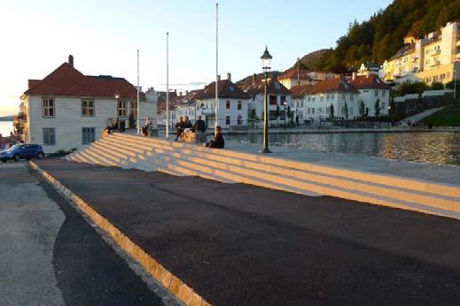 Når biltrafikken og antall parkeringsplasser reduseres, kan parkeringsplasser gjøres om til utearealer og det gir plass for trær i grå gater.