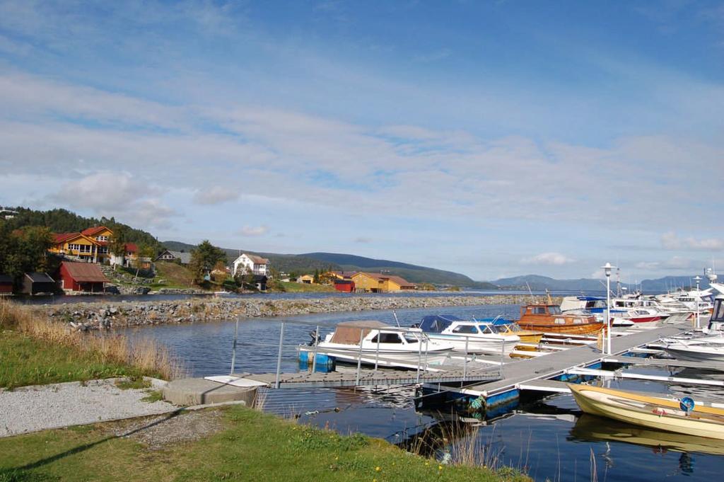 Figur 6. Kyrksæterøra havn. Foto: Ask Rådgivning Magerøya/Røstøya Magerøya ligger i Trondheimsleia, rett utenfor Gjengstøa. Øya er frodig, med mye kulturlandskap og varmekjære løvtrær.