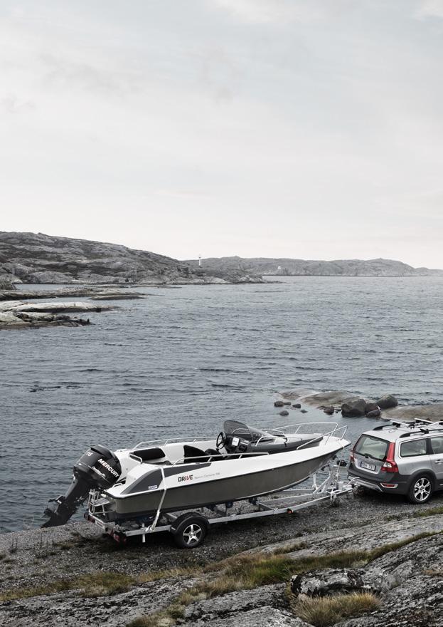 BÅTER BYGGET FOR VANN. BÅTHENGERE ER BYGGET FOR BÅTER. Å ta en båt opp på land krever spesielle løsninger, og det er en utfordring vi i Brenderup gjerne tar.