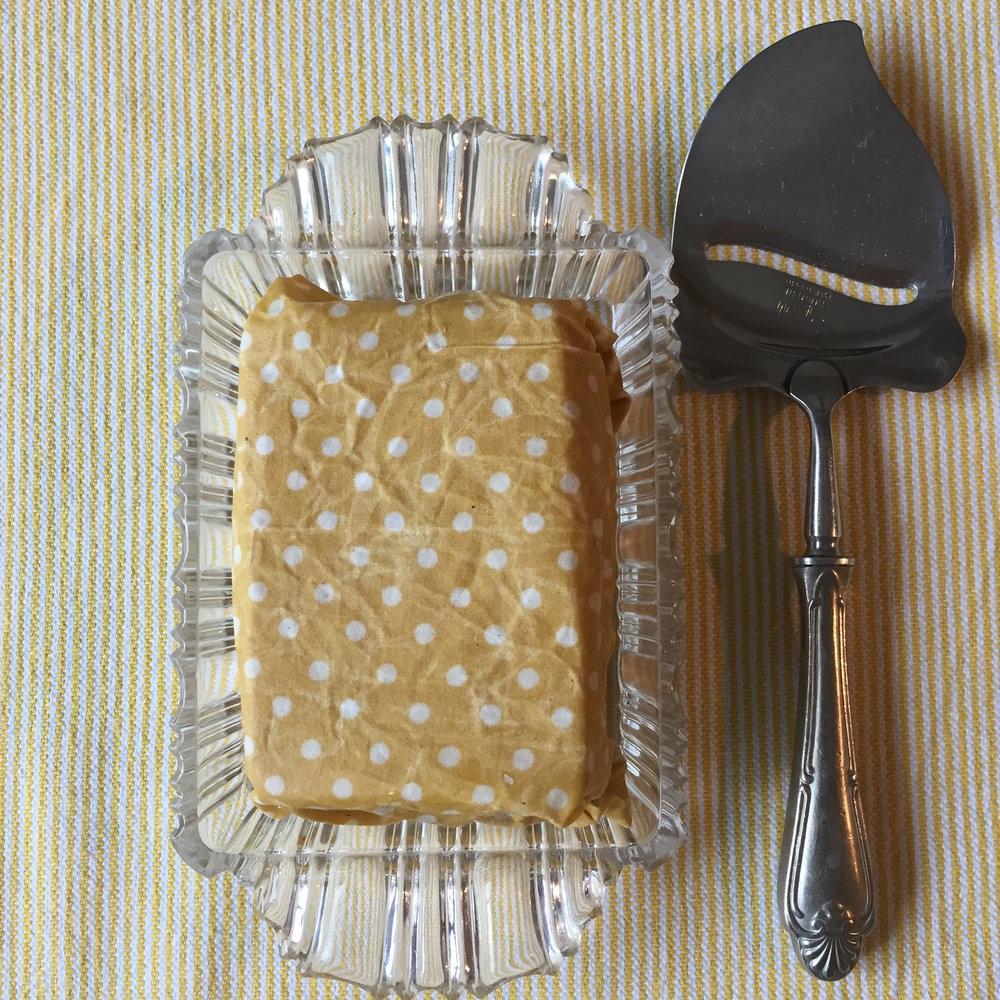 Et stykke glad brunost :) Disse klutene/wrapene er kommet for å bli på mitt kjøkken.