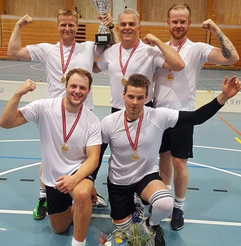 MANDAG 18. SEPTEMBER Badminton for voksne Kl. 18:00 19:30 i Querinihallen. Alle er velkommen! Innebandy for voksne Kl.