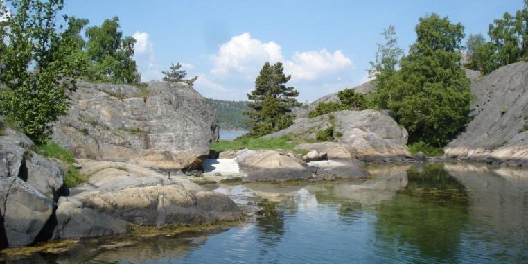 Figur: 12. Små sandstrender mot Selviksund.